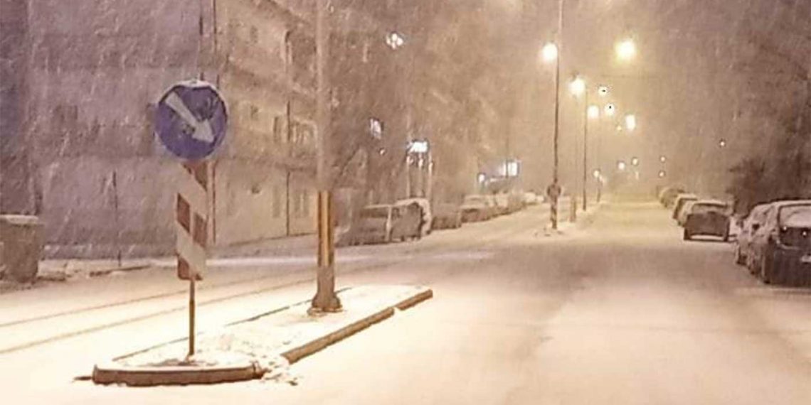 Δυνατοί άνεμοι και βραδινή χιονόπτωση έπληξαν τη Δυτική Μακεδονία- Σε ύφεση η κακοκαιρία από το μεσημέρι της Τρίτης