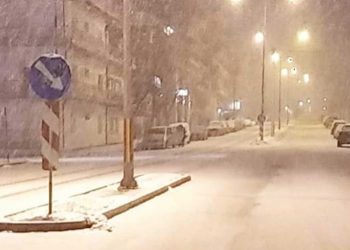 Δυνατοί άνεμοι και βραδινή χιονόπτωση έπληξαν τη Δυτική Μακεδονία- Σε ύφεση η κακοκαιρία από το μεσημέρι της Τρίτης