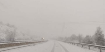 Πάρα πολύ χιόνι στον δρόμο Κοζάνης- Πτολεμαΐδας (φωτογραφίες)