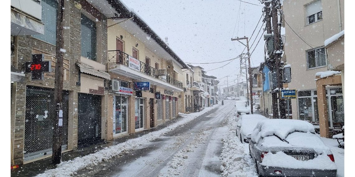 Πρωϊνές εικόνες με την Σιάτιστα στα λευκά (φωτογραφίες)