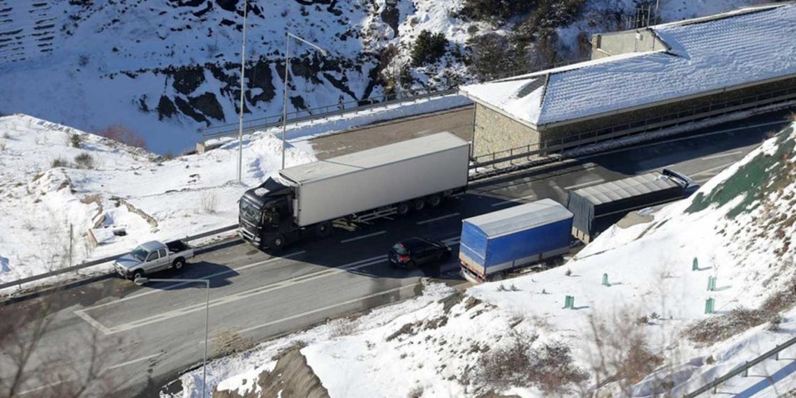 Δ. Μακεδονία: Πότε πήραν «πράσινο φως» να κινηθούν στην Εγνατία τα μεγάλα φορτηγά – Σε ετοιμότητα ήταν όλη τη νύχτα ο κρατικός μηχανισμός & χωρίς ιδιαίτερα προβλήματα – Η εξέλιξη του καιρού