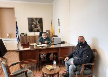 Τα εύσημα του Παναγιώτη Πλακεντά στον Αλέξη Ελευθεριάδη για την αυτοθυσία που έδειξε στο πρόσφατο τραγικό συμβάν στη λίμνη Περδίκκα