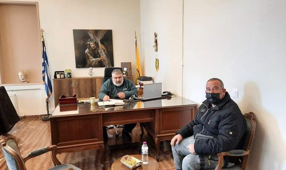 Τα εύσημα του Παναγιώτη Πλακεντά στον Αλέξη Ελευθεριάδη για την αυτοθυσία που έδειξε στο πρόσφατο τραγικό συμβάν στη λίμνη Περδίκκα