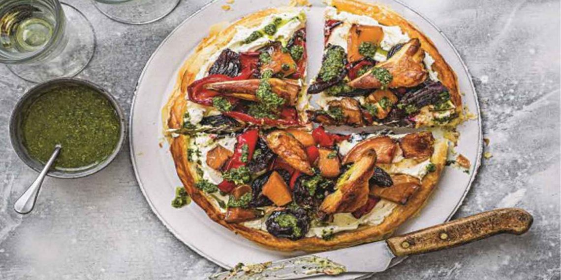 Τάρτα με ψητά λαχανικά και πράσινη σάλτσα