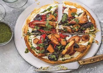 Τάρτα με ψητά λαχανικά και πράσινη σάλτσα