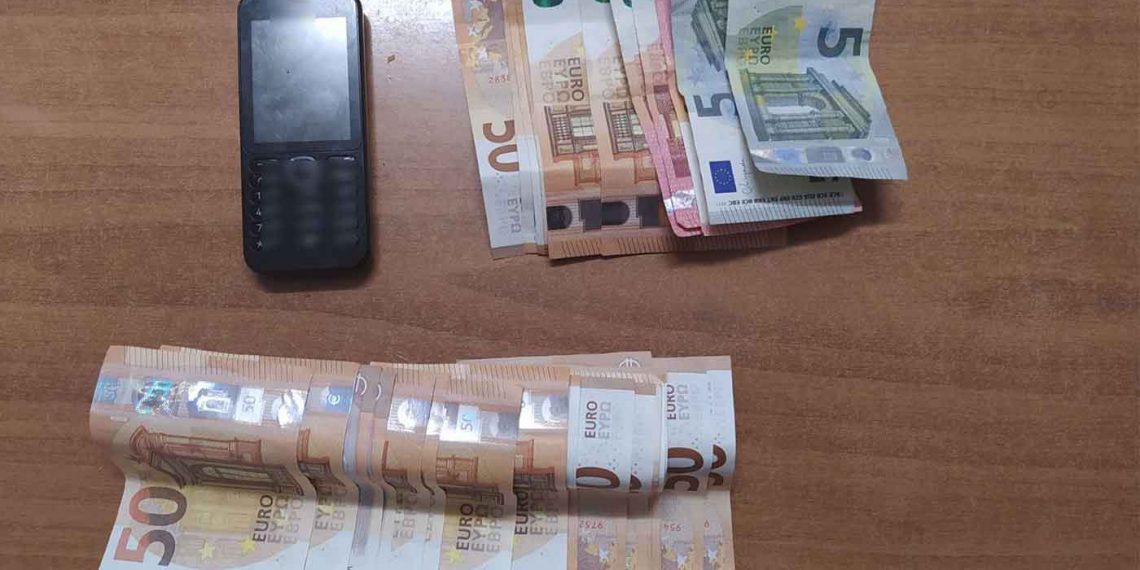 Εξιχνιάσθηκαν 12 ακόμη περιπτώσεις τηλεφωνικής απάτης, για τις οποίες συνελήφθη 52χρονος, από το Τμήμα Ασφάλειας Φλώρινας