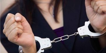 Σύλληψη 33χρονης σε περιοχή της Καστοριάς,  διότι εκτελούσε μεταφορές μη νόμιμων μεταναστών