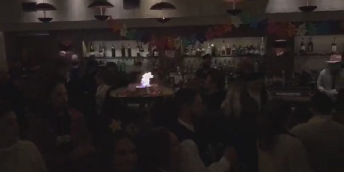 Κυριακή Μεγάλης Αποκριάς και οι Κοζανίτες γλεντούν το άναμμα των φανών σε μαγαζιά της πόλης-Δείτε VIDEO από το γλέντι του Πηγάδ’ τ’ Κεραμαριού στο Sette