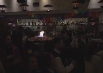 Κυριακή Μεγάλης Αποκριάς και οι Κοζανίτες γλεντούν το άναμμα των φανών σε μαγαζιά της πόλης-Δείτε VIDEO από το γλέντι του Πηγάδ’ τ’ Κεραμαριού στο Sette