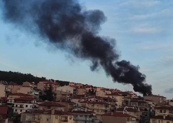 Πυκνοί καπνοί σε όλη την Κοζάνη από μεγάλοι φωτιά σε κατοικία