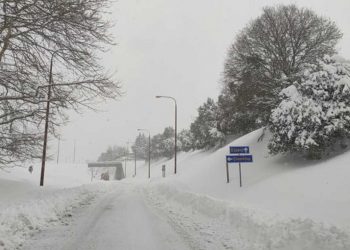 Δυσκολίες στο οδικό δίκτυο των Καμβουνιων- Υψηλές ποσότητες χιονιού (φωτό)