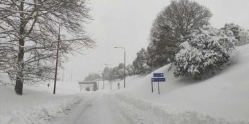 Δυσκολίες στο οδικό δίκτυο των Καμβουνιων- Υψηλές ποσότητες χιονιού (φωτό)