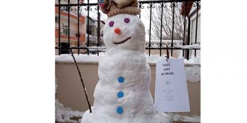 Κοζάνη: O χιονάνθρωπος του ΚΕΘΕΑ και το μήνυμα “Ειρήνη, αγάπη, όχι στα ναρκωτικά”