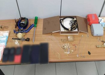 Φλώρινα: «Χειροπέδες» από την Ασφάλεια σε 4 άτομα, μέλη εγκληματικής ομάδας που έκλεβε σπίτια στην ευρύτερη περιοχή