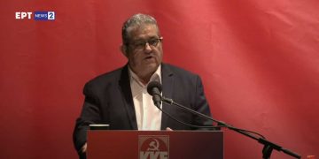 Ομιλία του ΓΓ της ΚΕ του ΚΚΕ Δημήτρη Κουτσούμπα σε πολιτική συγκέντρωση στην Κοζάνη – “Από εδώ να ανοίξει η συζήτηση για την ενέργεια που χρυσοπληρώνουν τα νοικοκυριά” (LIVE)