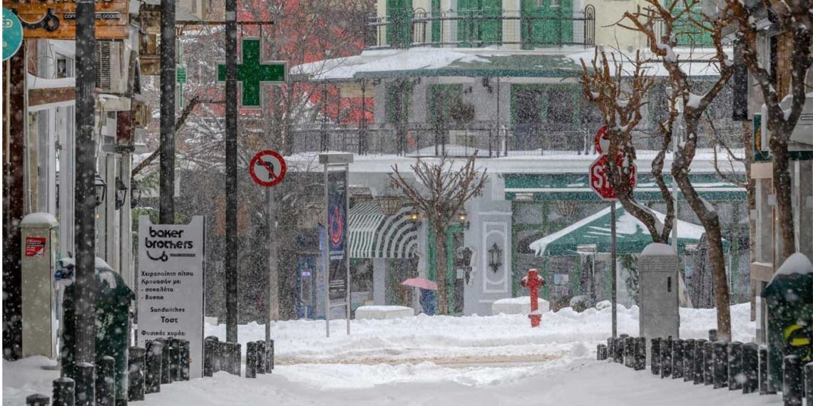 Μαγική Κοζάνη στα “λευκά” μέσα από το φακό του Αργύρη Καραμούζα
