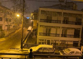 Σφοδρή βραδινή χιονόπτωση στην Κοζάνη- Ώρα 1.40π.μ.(video- φώτο)