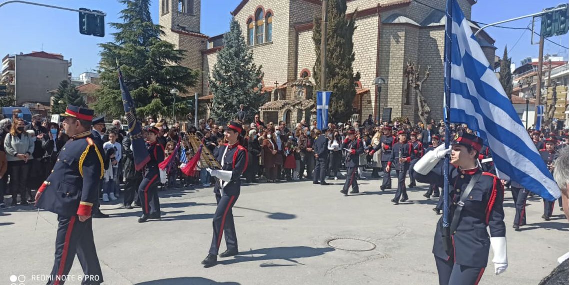 Παρουσία πλήθους κόσμου η παρέλαση στην Πτολεμαΐδα (φωτό)