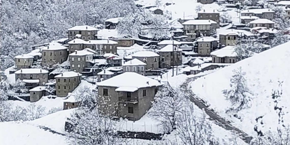 Πανέμορφη φωτογραφία από τον χιονισμένο Πεντάλοφο