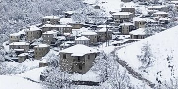 Πανέμορφη φωτογραφία από τον χιονισμένο Πεντάλοφο