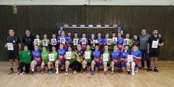 Το όμορφο μήνυμα ενάντια στο πόλεμο από τις νεάνιδες του Εθνικού Κοζάνης και των Ελπίδων Αμυνταίου