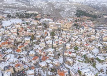 Σιάτιστα από ψηλά, χιονισμένη και πανέμορφη – Εικόνες από drone