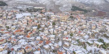 Σιάτιστα από ψηλά, χιονισμένη και πανέμορφη – Εικόνες από drone