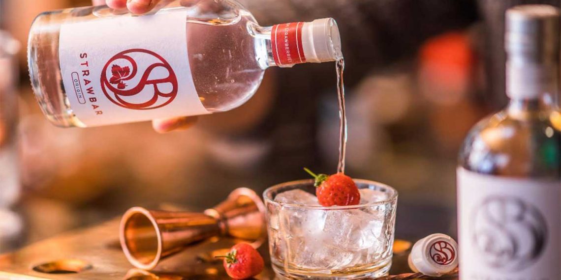 STRAWBAR: Το πρώτο απόσταγμα από φράουλες που προέρχονται από καλλιέργειες της Φλώρινας, ταξιδεύει Ιωάννινα!