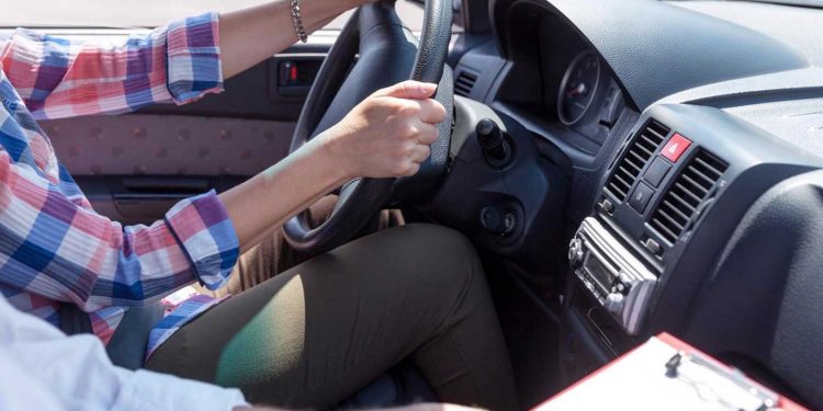 Διπλώματα οδήγησης: Έδιναν τις απαντήσεις στους υποψήφιους με ταρίφα έως 2.200 ευρώ