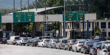 Ουρές στα σύνορα για φθηνά καύσιμα στα Βαλκάνια