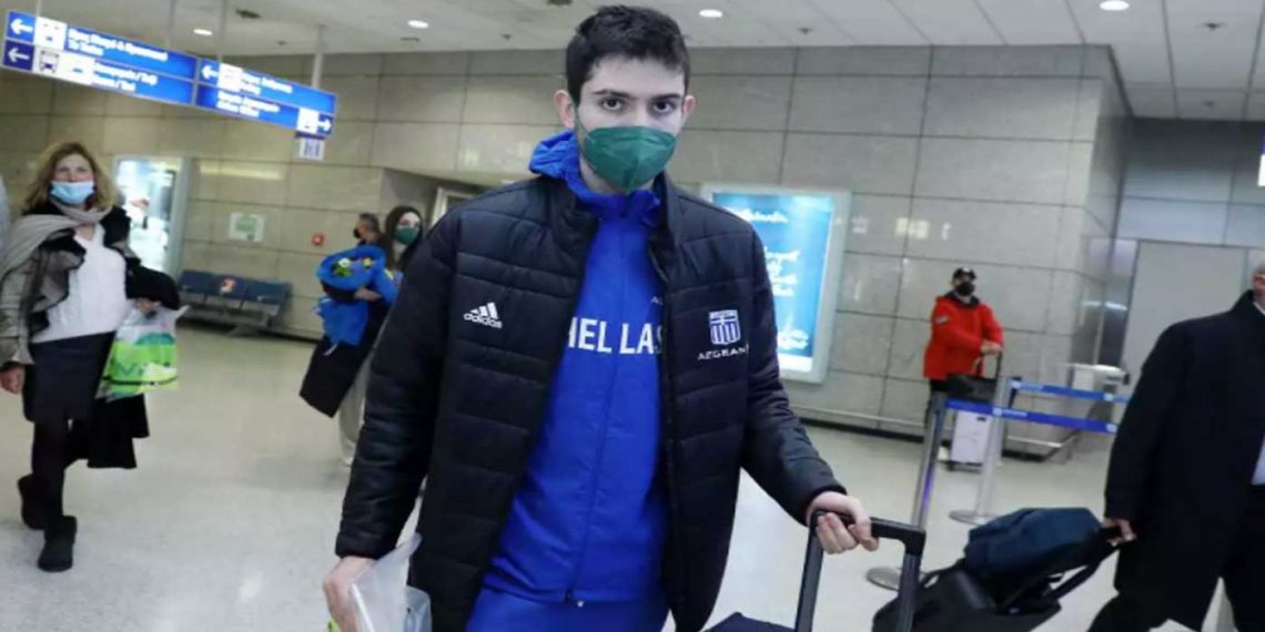 Έφτασε στην Ελλάδα ο Γρεβενιώτης “χρυσός” πρωταθλητής Μ. Τεντόγλου