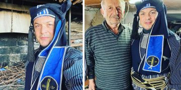 Η ποντιακή φορεσιά που έφτιαξε για τον γνωστό τραγουδιστή Ματθαίο Τσαχουρίδη, ο 77χρονος Ν. Γεωργιάδης από τον Τετράλοφο