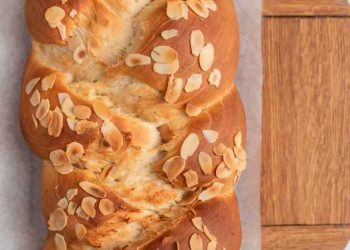 Συνταγή για νηστίσιμο τσουρέκι -Του Δημήτρη Μακρυνιώτη (Βίντεο)