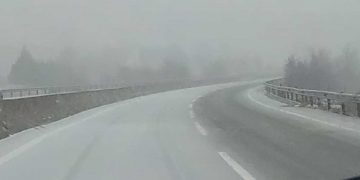 Ασθενής χιονόπτωση στην Εθνική Οδό Κοζάνης- Πτολεμαΐδας (βίντεο-φώτο)