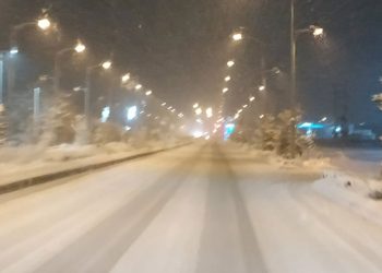 Ώρα 22:00: Έντονη χιονόπτωση στην Πτολεμαΐδα (φώτο- βίντεο)