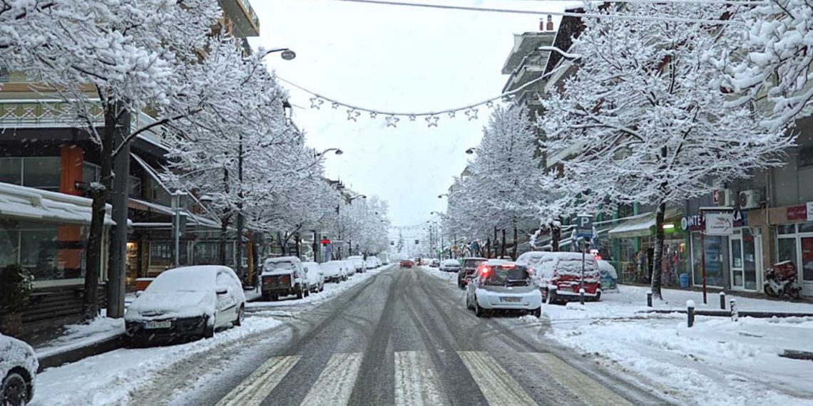 Ντυμένα στα άσπρα ξύπνησαν και τα Γρεβενά (φώτο)