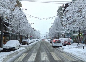 Ντυμένα στα άσπρα ξύπνησαν και τα Γρεβενά (φώτο)