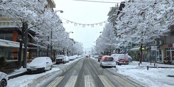 Ντυμένα στα άσπρα ξύπνησαν και τα Γρεβενά (φώτο)