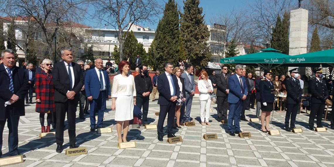 Η δοξολογία και οι καταθέσεις στεφάνων στην κεντρική πλατεία της Πτολεμαΐδας (βίντεο-φώτο)