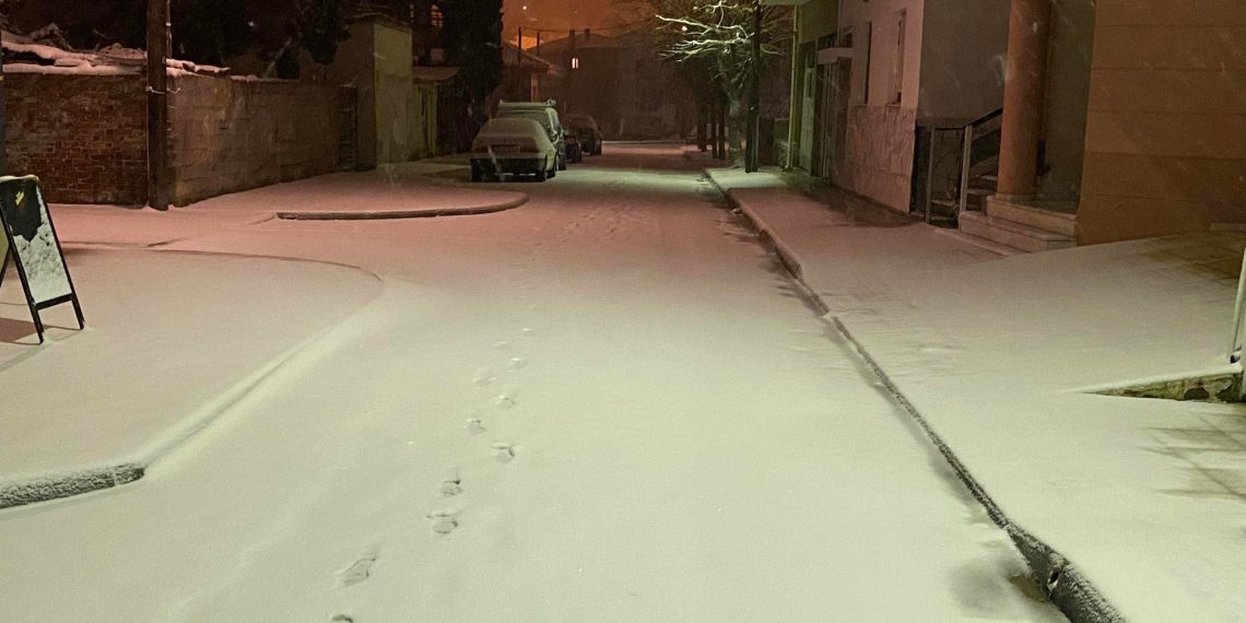 Η Αποκριάτικη Κοζάνη ντύθηκε στα λευκά- VIDEO