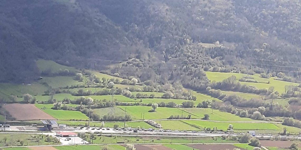 Τεράστια ουρά στα διόδια Πολυμύλου από το μεσημέρι