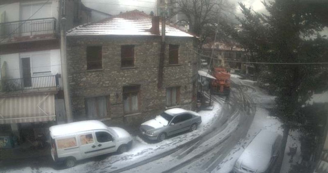 Φρεσκαρίστηκε το χιόνι στα ορεινά της Δυτικής Μακεδονίας- χιόνι σε ορεινούς οικισμούς