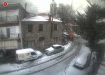 Φρεσκαρίστηκε το χιόνι στα ορεινά της Δυτικής Μακεδονίας- χιόνι σε ορεινούς οικισμούς