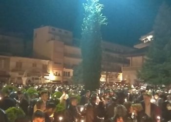 Το Χριστός Ανέστη σε κλίμα κατάνυξης στον Ι.Ν. Αγίας Τριάδας  στην Πτολεμαΐδα (φώτο-βίντεο)