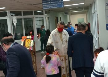 Η αναστάσιμη ακολουθία στο Μποδοσάκειο Νοσοκομείο (φώτο-βίντεο)