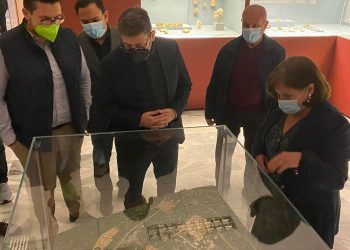 Ο Πρόεδρος του ΠΑΣΟΚ- ΚΙΝΑΛ, Νίκος Ανδρουλάκης, στο Αρχαιολογικό Μουσείο Αιανής- ΦΩΤΟ