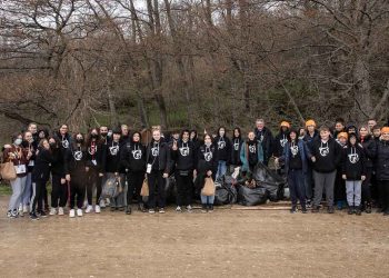 ΑΡΚΤΟΥΡΟΣ: Καθαρισμός της παρόχθιας περιοχής στις Αγραπιδιές Φλώρινας με τη συμμετοχή μαθητών