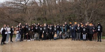 ΑΡΚΤΟΥΡΟΣ: Καθαρισμός της παρόχθιας περιοχής στις Αγραπιδιές Φλώρινας με τη συμμετοχή μαθητών