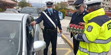 Ενημερωτικά φυλλάδια διανεμήθηκαν για την πρόληψη τροχαίων ατυχημάτων από τα Τμήματα Τροχαίας Κοζάνης και Γρεβενών