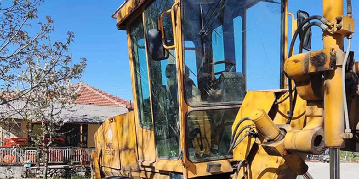 Μεσόβουνο: Ατύχημα με γκρέιντερ που εκτελούσε εργασίες- Προκλήθηκαν υλικές ζημιές, στο Νοσοκομείο ο χειριστής